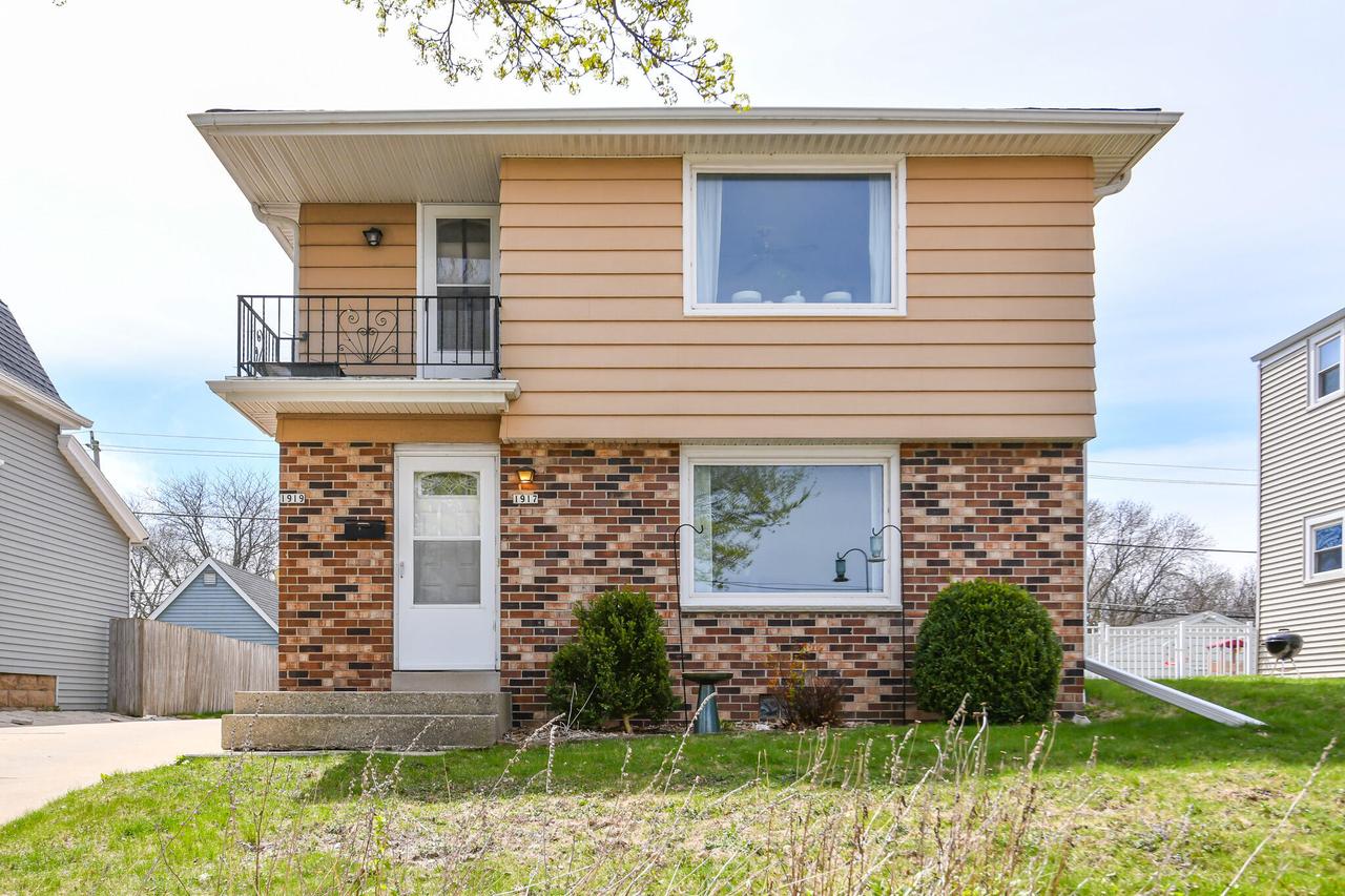 1917 E Hillcrest Ave #1919, Milwaukee, WI 53207