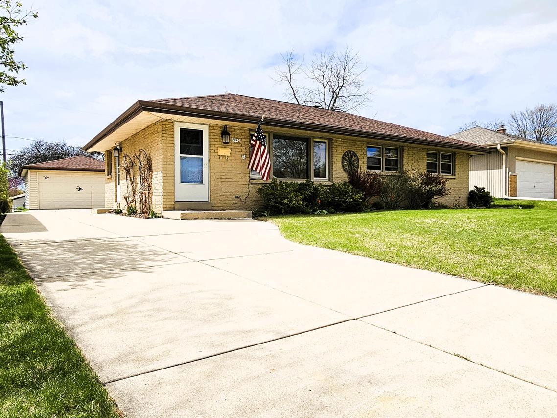 2843 S 72nd St, West Allis, WI 53219