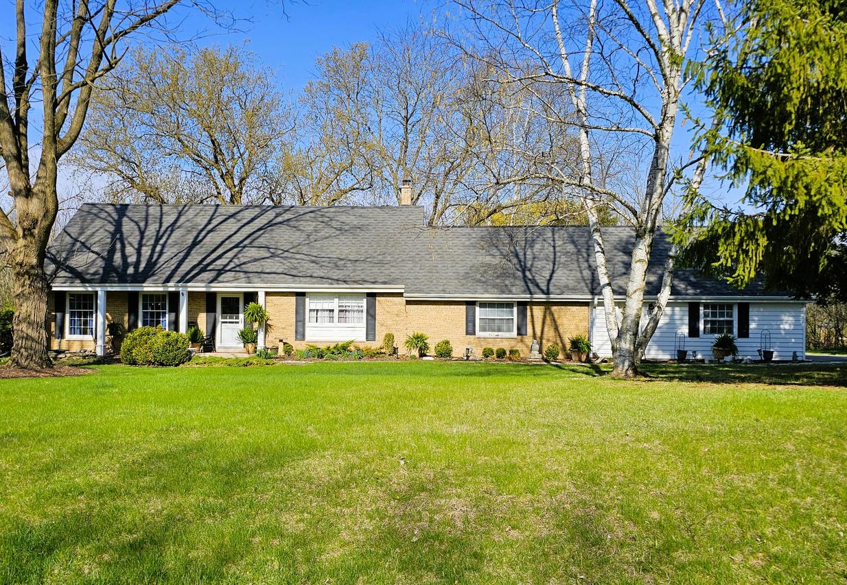 W271N2033 Fieldhack Dr, Pewaukee, WI 53072