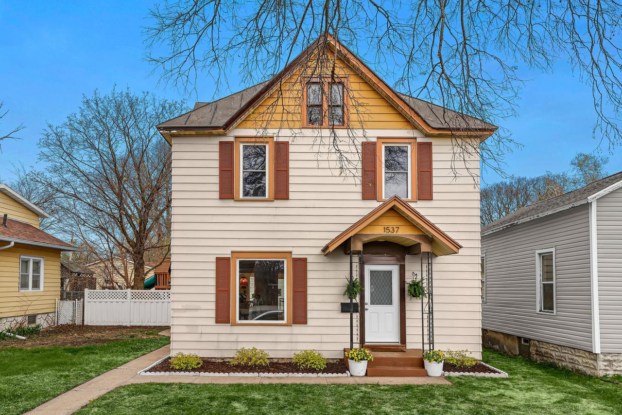1537 Liberty St, La Crosse, WI 54603