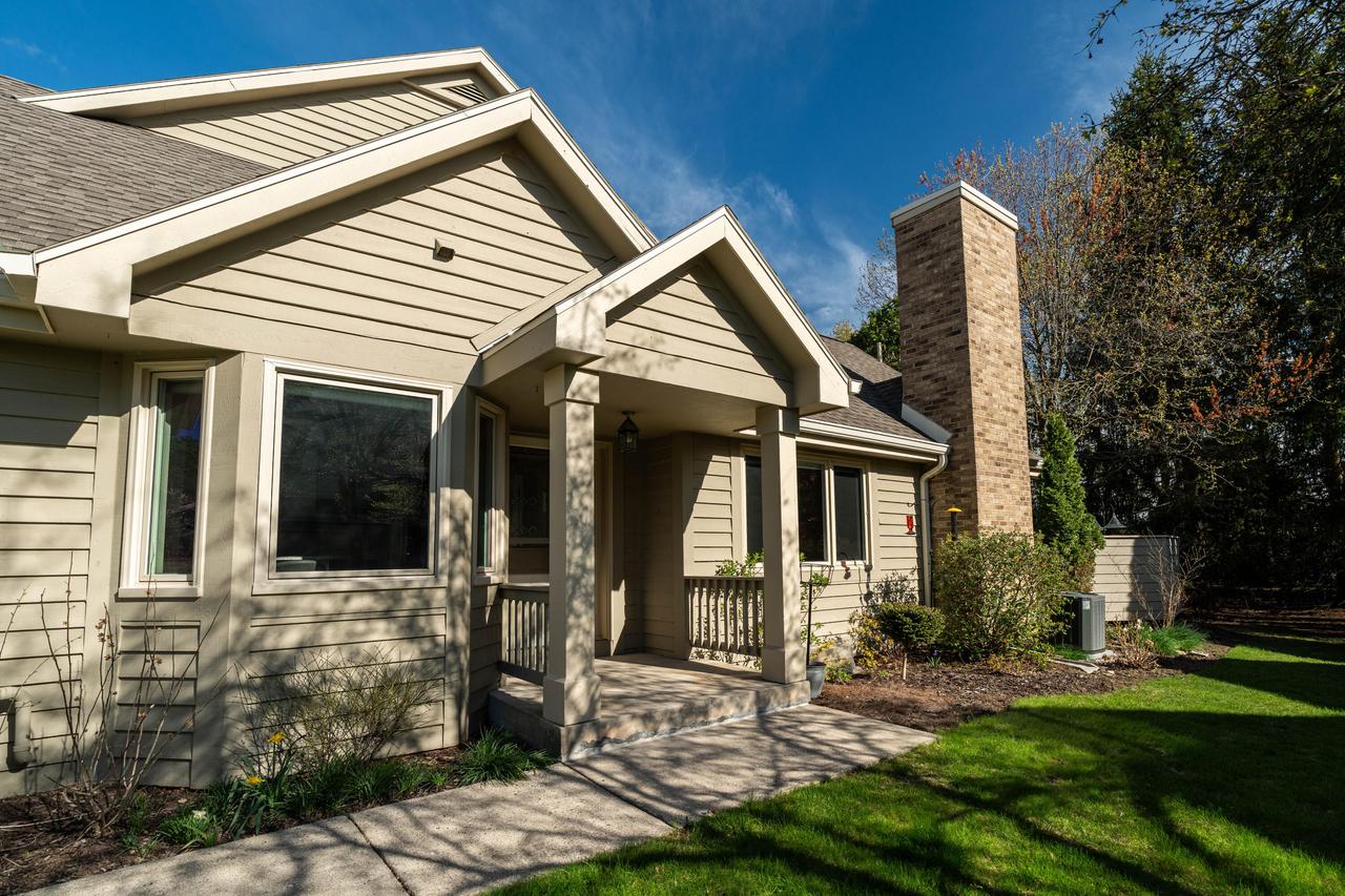 N21W24129 Dorchester Dr #18A, Pewaukee, WI 53072