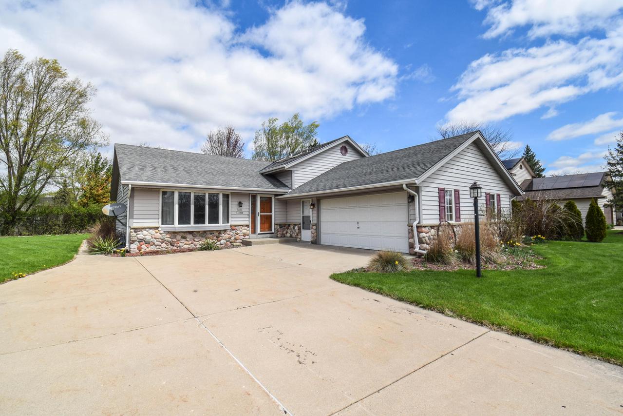 N107W17008 Sequoia Ct, Germantown, WI 53022