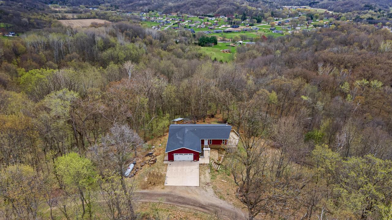 N5670 Oakwood Dr, Onalaska, WI 54650