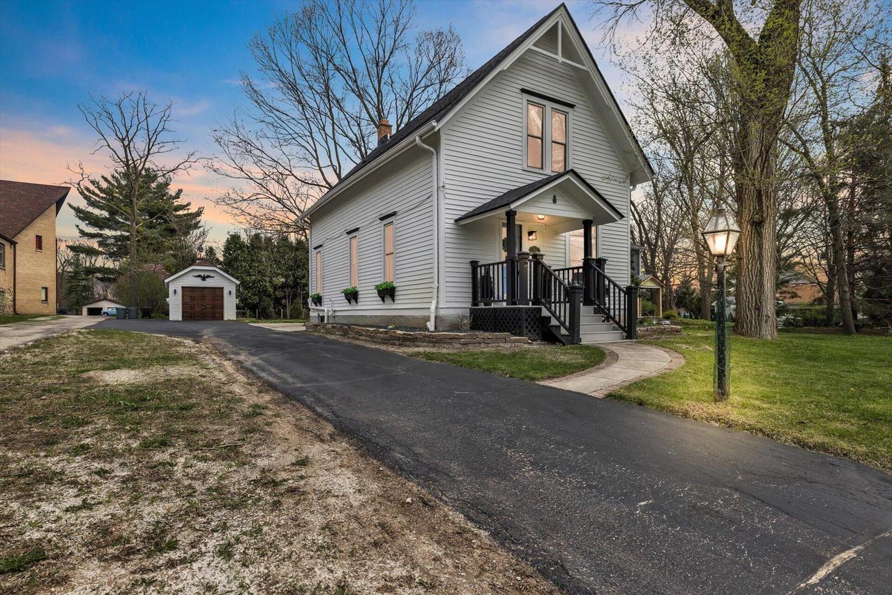 2380 N Brookfield Rd, Brookfield, WI 53045