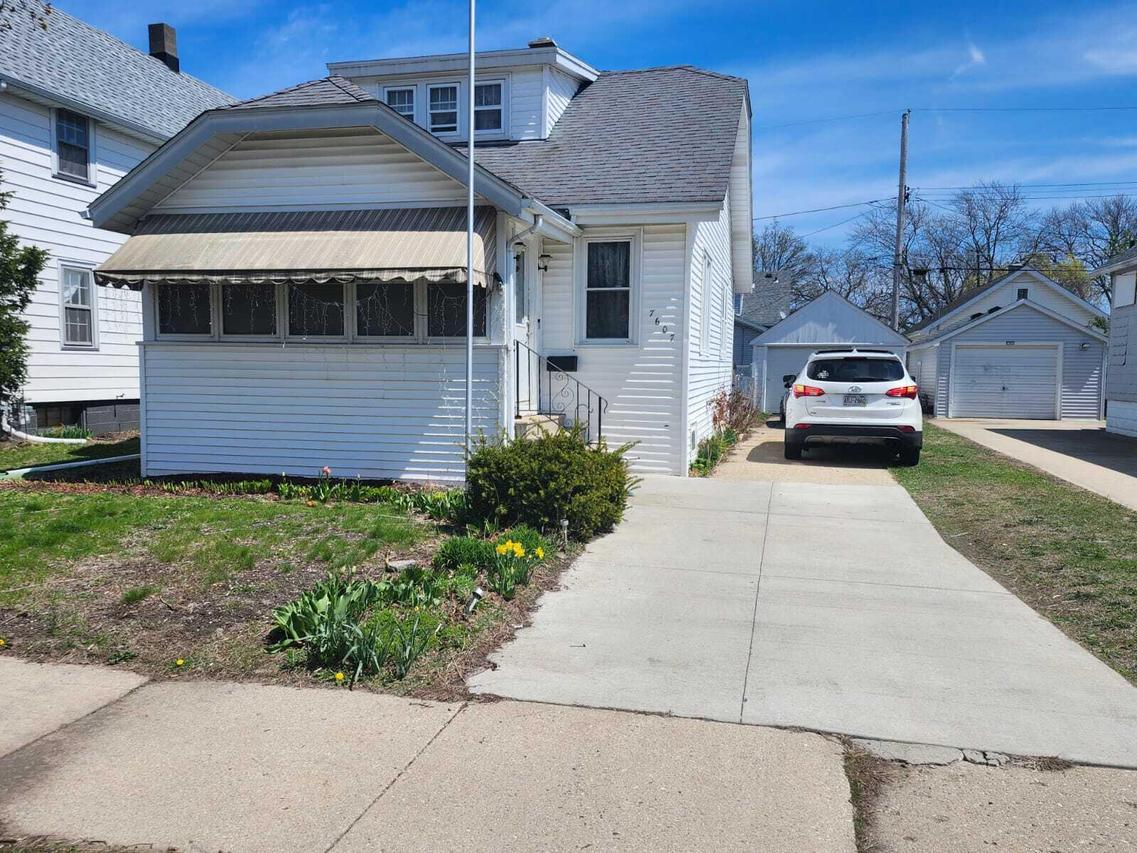 7607 15th Ave, Kenosha, WI 53143