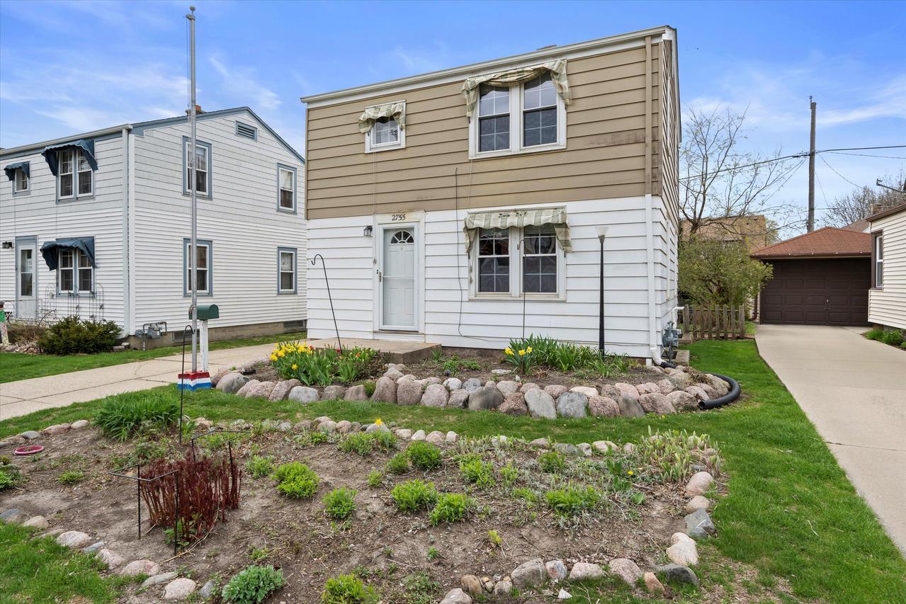 2755 S Humboldt Park, Milwaukee, WI 53207