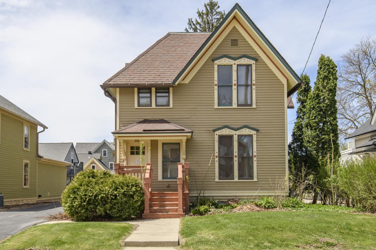 206 N Charles St, Waukesha, WI 53186