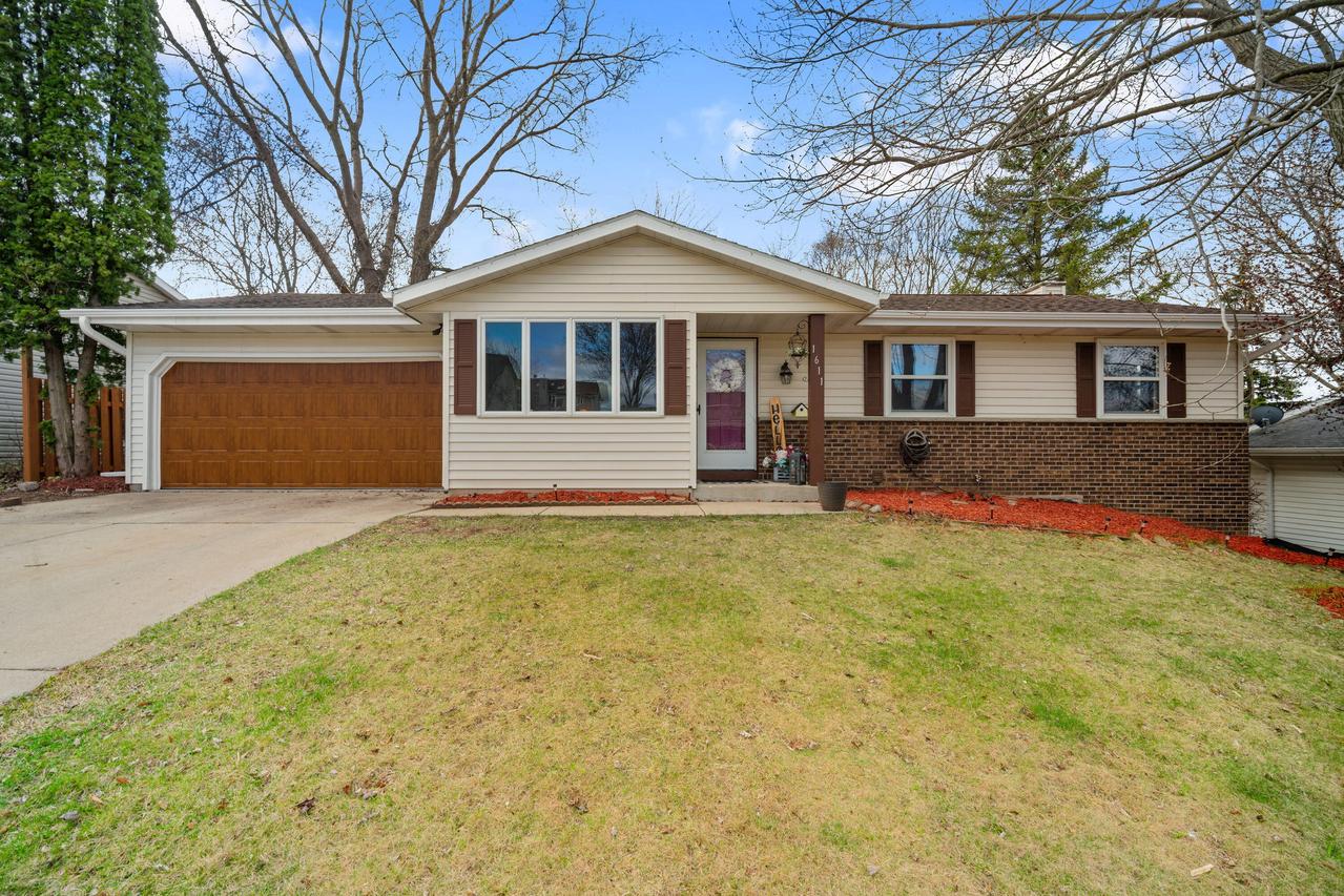 1611 Primrose Ln, West Bend, WI 53090