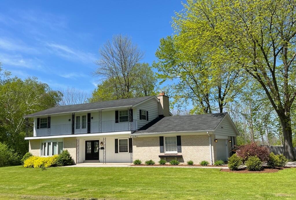 13349 N Lakewood Dr, Mequon, WI 53097