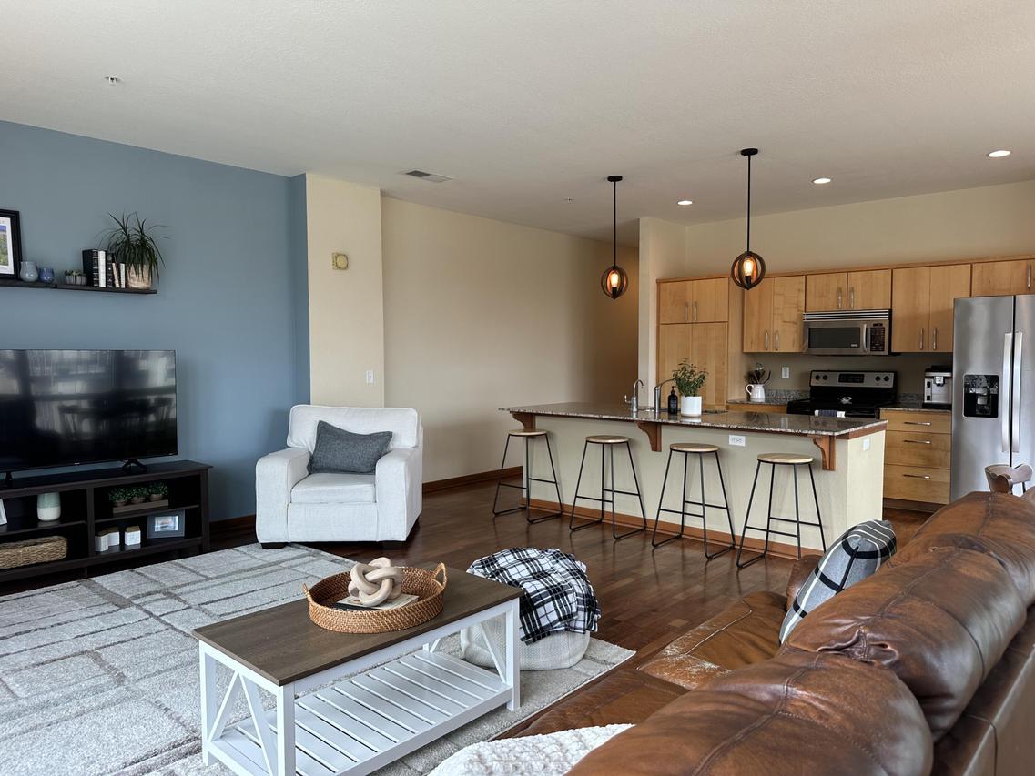 601 E Ogden Ave #612, Milwaukee, WI 53202