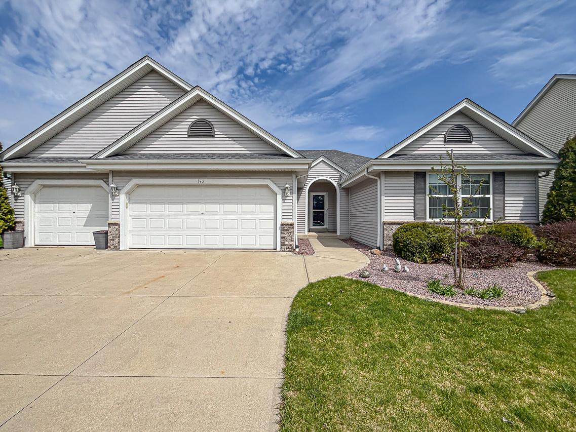 560 E Randy Rd, Oak Creek, WI 53154