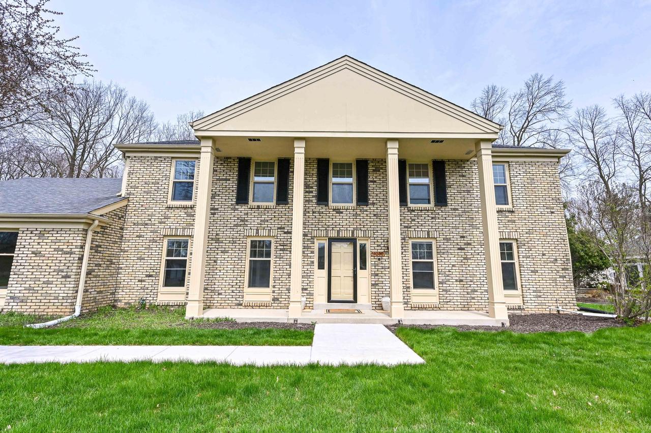 19200 Glen Kerry Dr, Brookfield, WI 53045