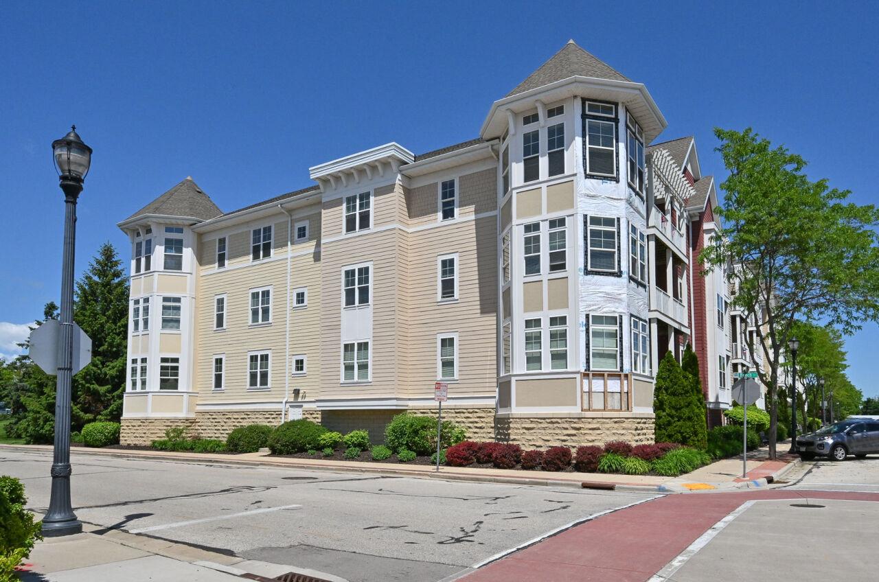 1335 N 11th Ave #305, Grafton, WI 53024