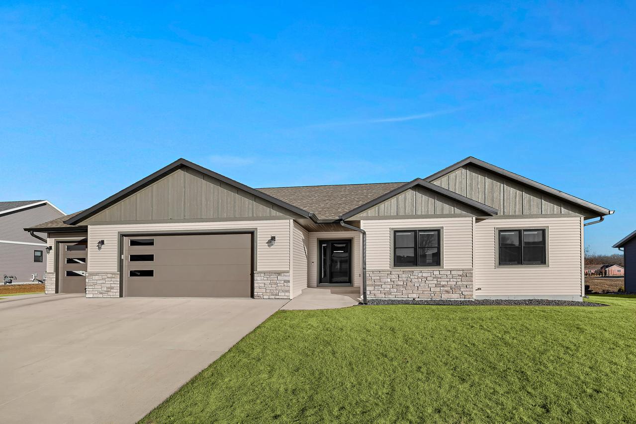 1325 Crockett Dr, Holmen, WI 54636