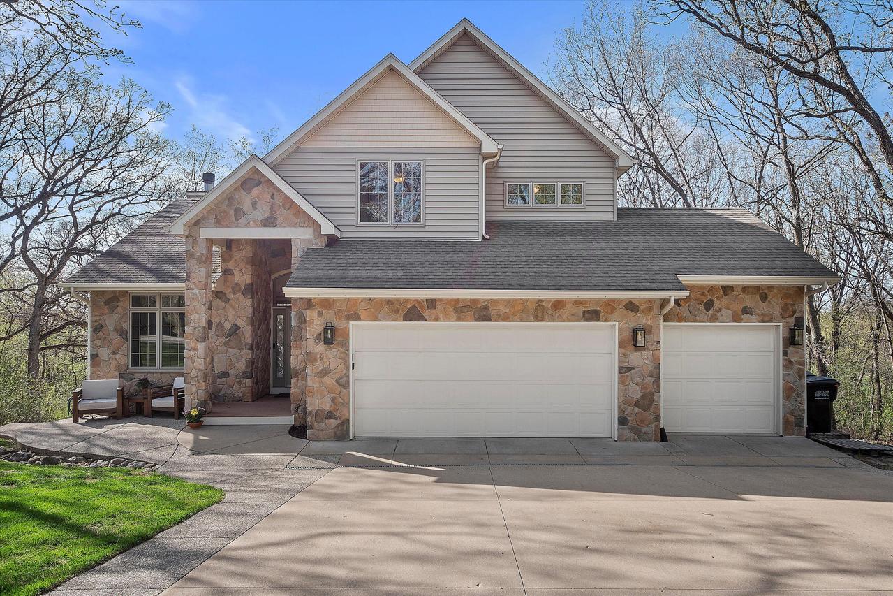 W589 Hillcrest Dr, Bloomfield, WI 53128
