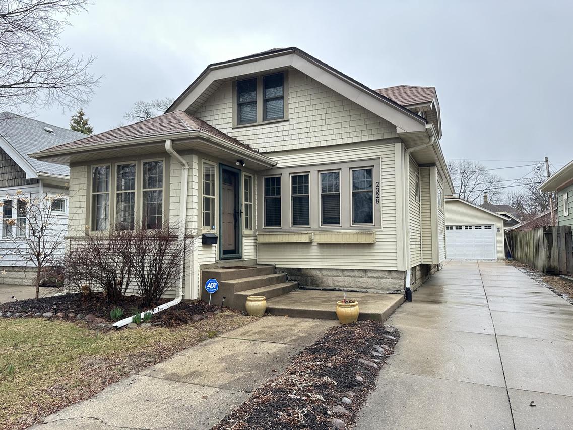 2328 N 69th St, Wauwatosa, WI 53213