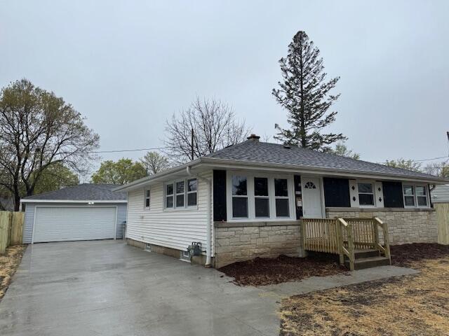 6915 W Caldwell Ct, Milwaukee, WI 53218