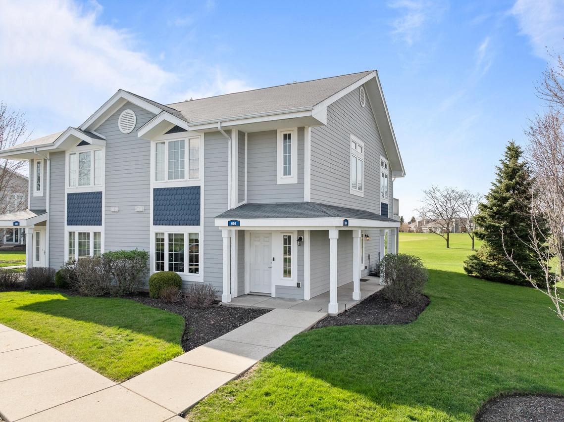 694 Geneva National Ave #6-27, Geneva, WI 53147