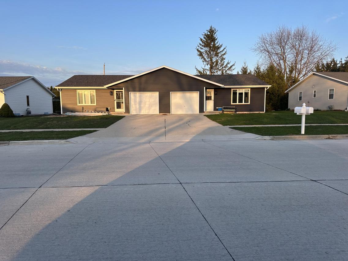 1933 Kellner St #1935, Manitowoc, WI 54220