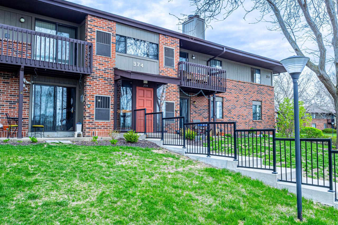 374 Park Hill #H, Pewaukee, WI 53072