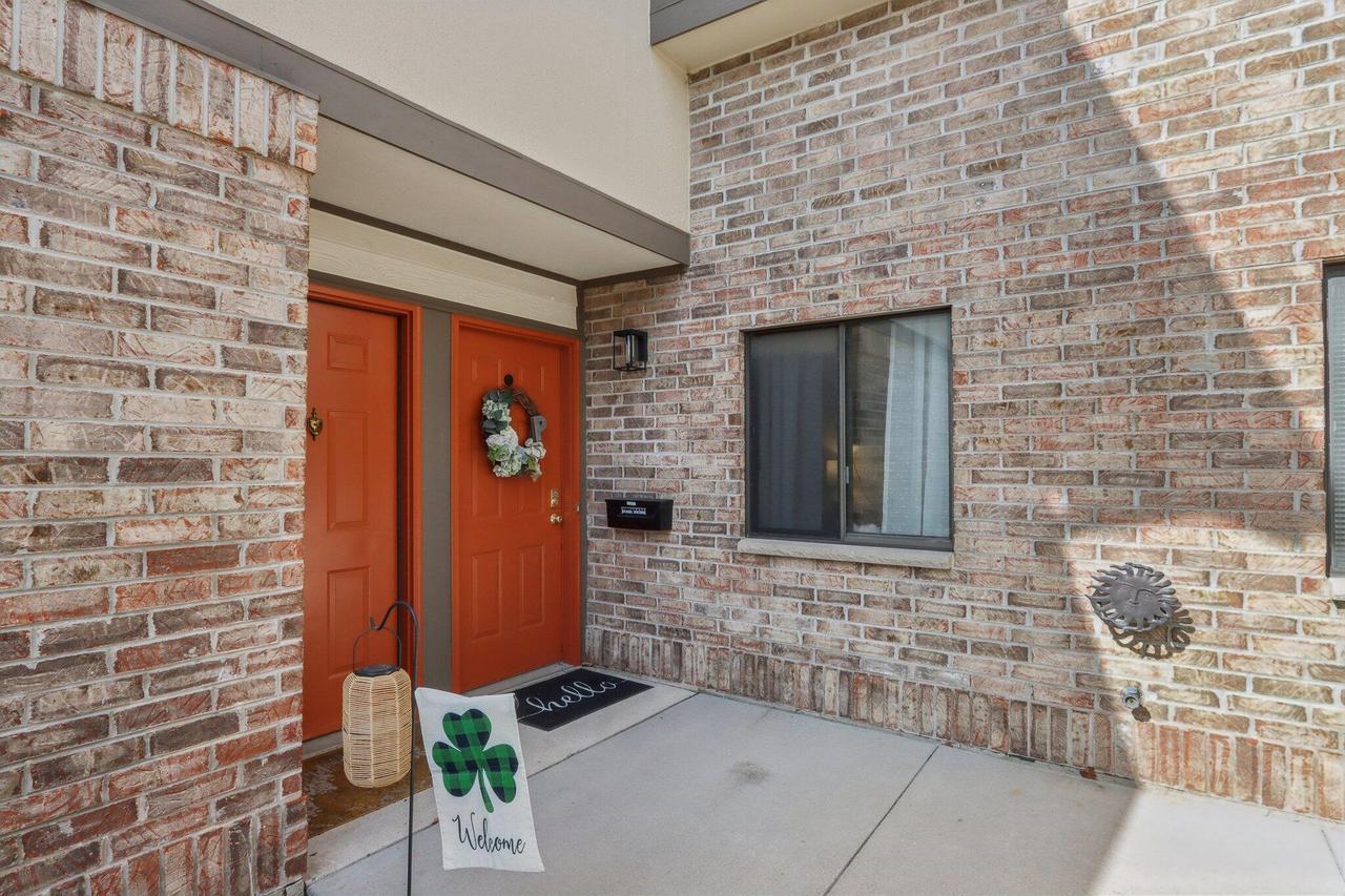 500 W Bender Rd #44, Glendale, WI 53217