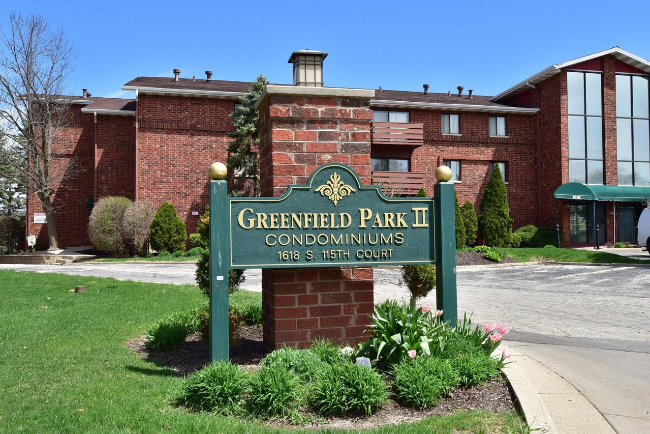 1618 S 115th Ct #208, West Allis, WI 53214
