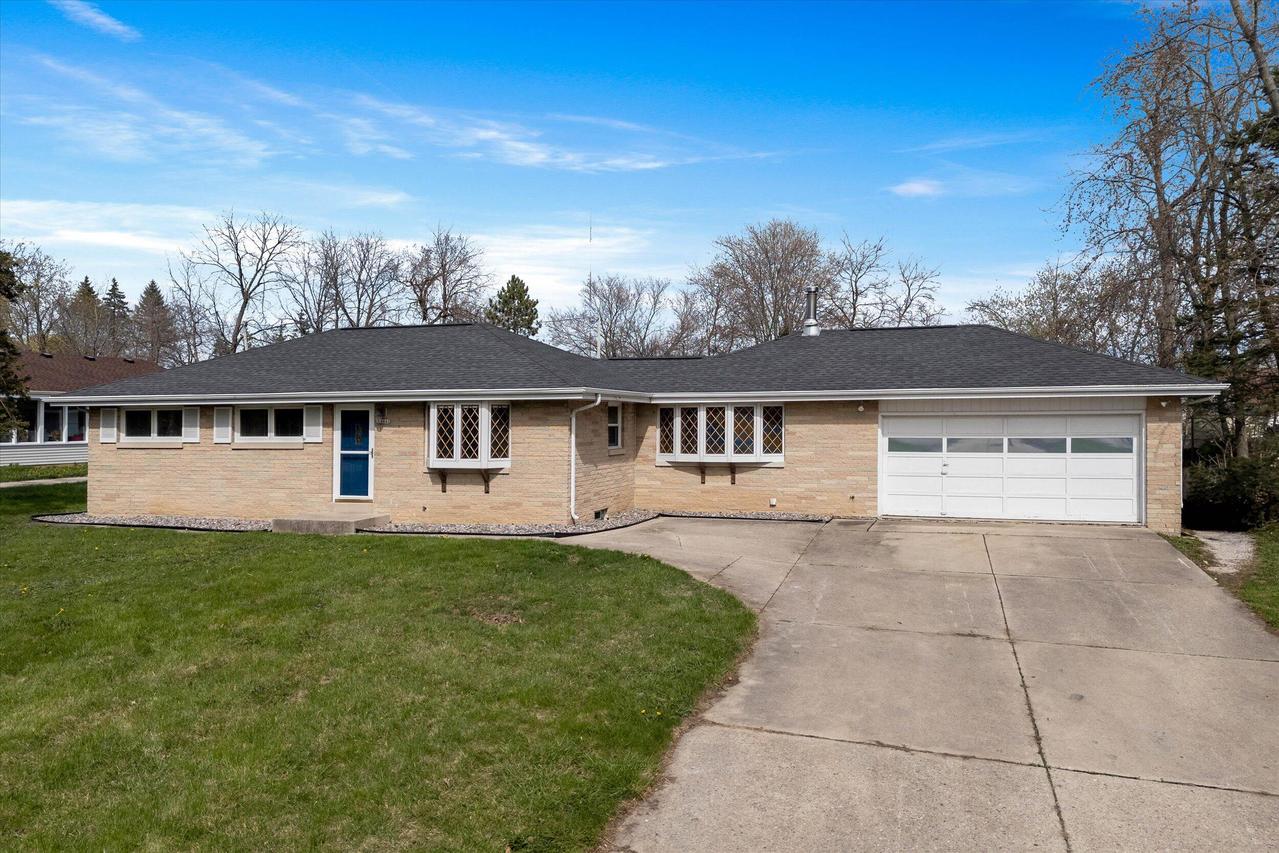 10442 S Chicago Rd, Oak Creek, WI 53154