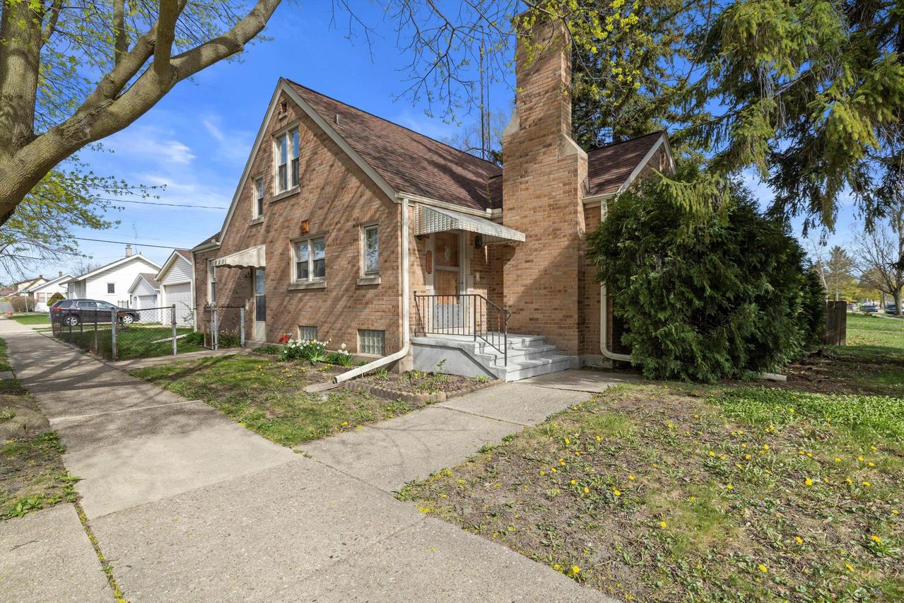 7028 31st Ave, Kenosha, WI 53142