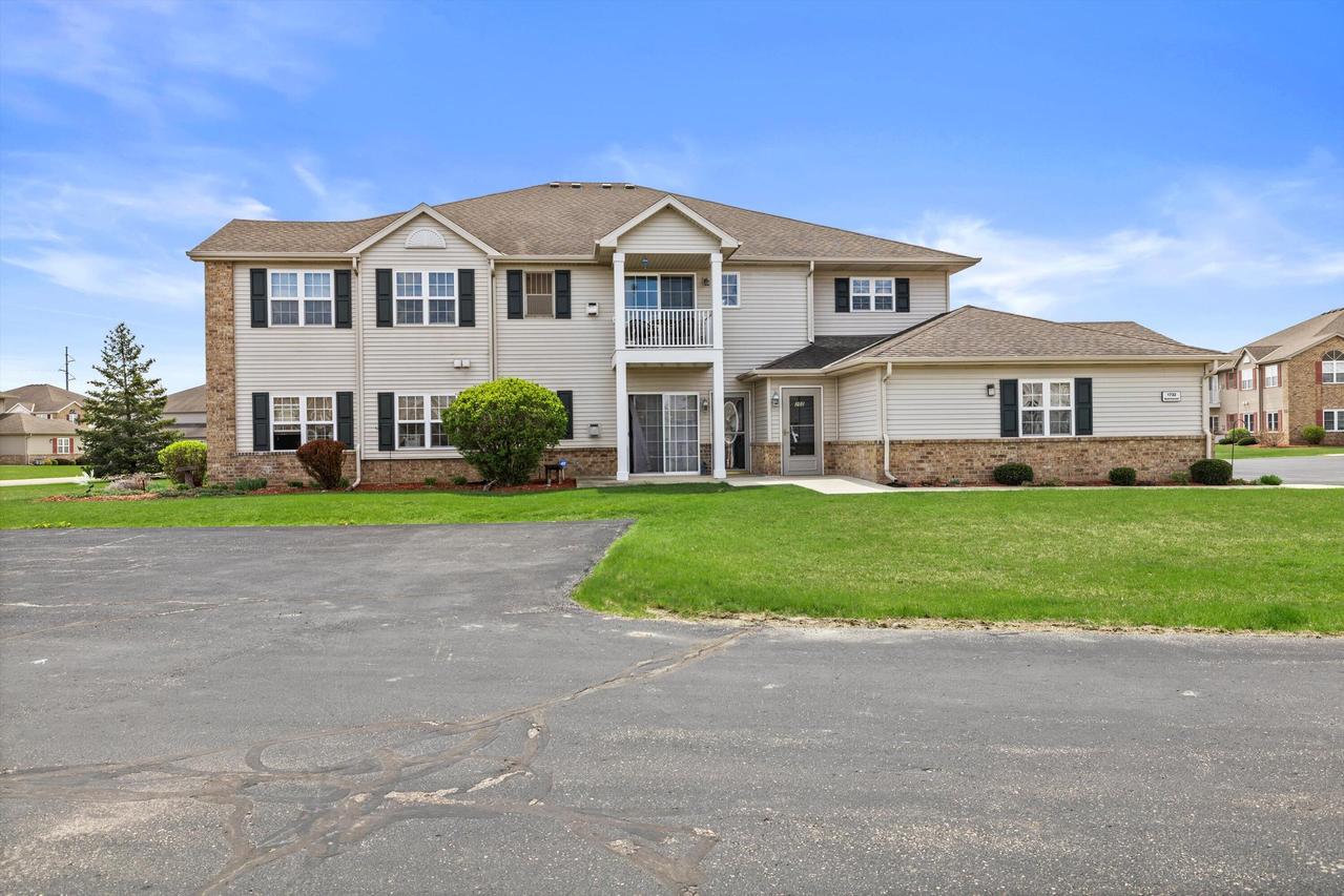 1732 Summerset Dr #202, Mount Pleasant, WI 53406