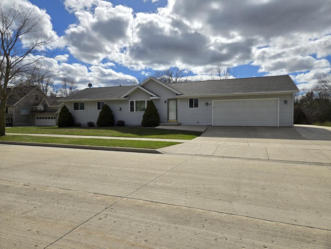 1932 Pleasant St, Manitowoc, WI 54220
