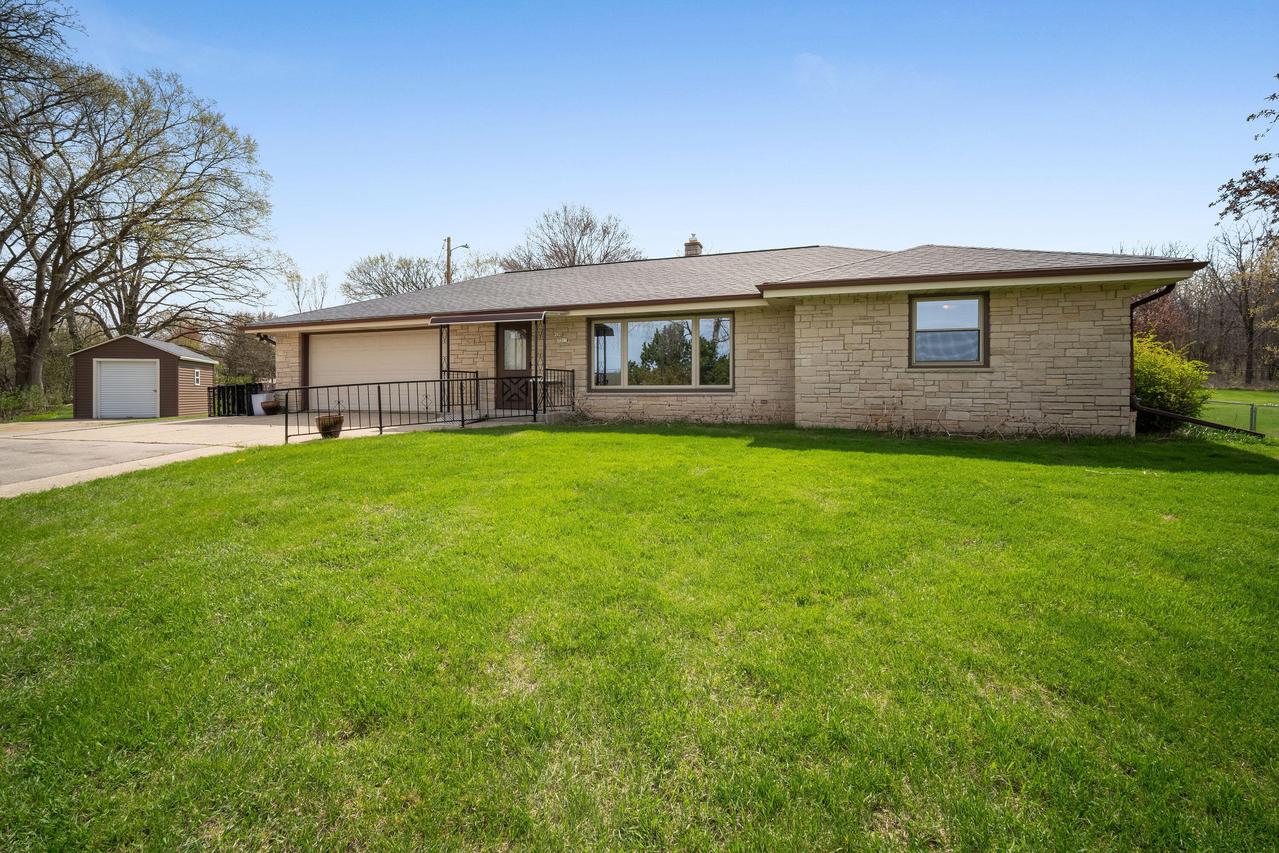 W196S7307 Hillendale Dr, Muskego, WI 53150