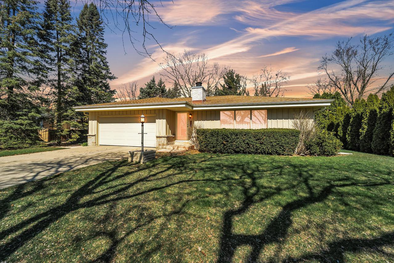 7979 S Wake Forest, Oak Creek, WI 53154
