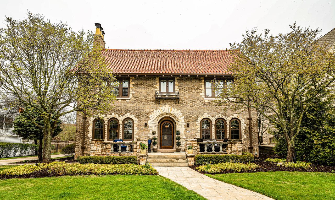 2724 E Menlo Blvd, Shorewood, WI 53211