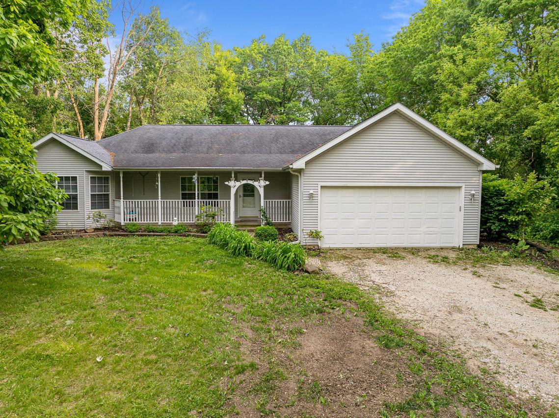 32877 121st Pl, Randall, WI 53181