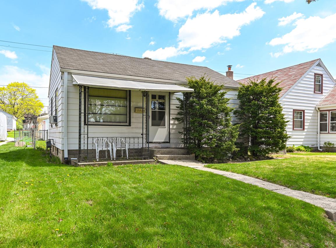 3350 S 26th St, Milwaukee, WI 53215