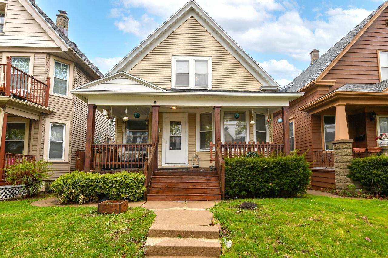 2245 S 30th St, Milwaukee, WI 53215