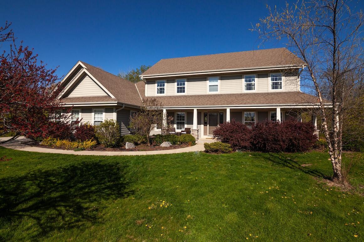N66W12812 Corryton Ct, Menomonee Falls, WI 53051