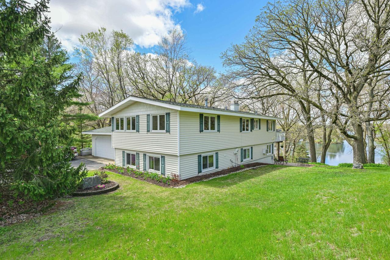 W4910 Oakwood Dr, La Grange, WI 53120