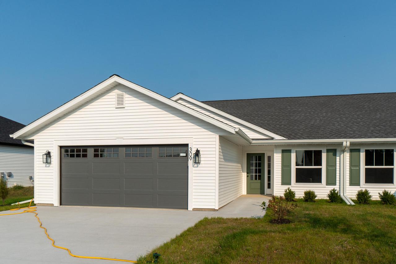 309 Linden Ln, Delavan, WI 53115