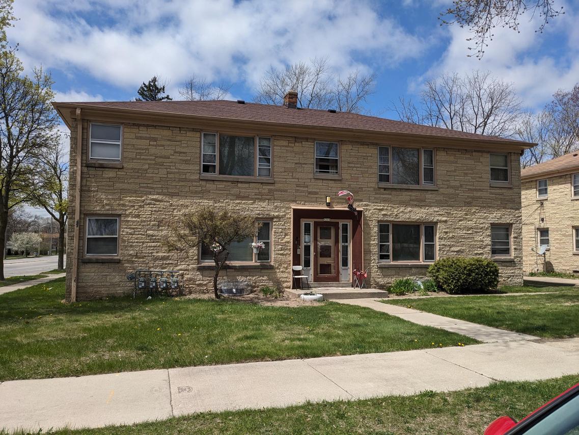 5205 N 55th St, Milwaukee, WI 53218