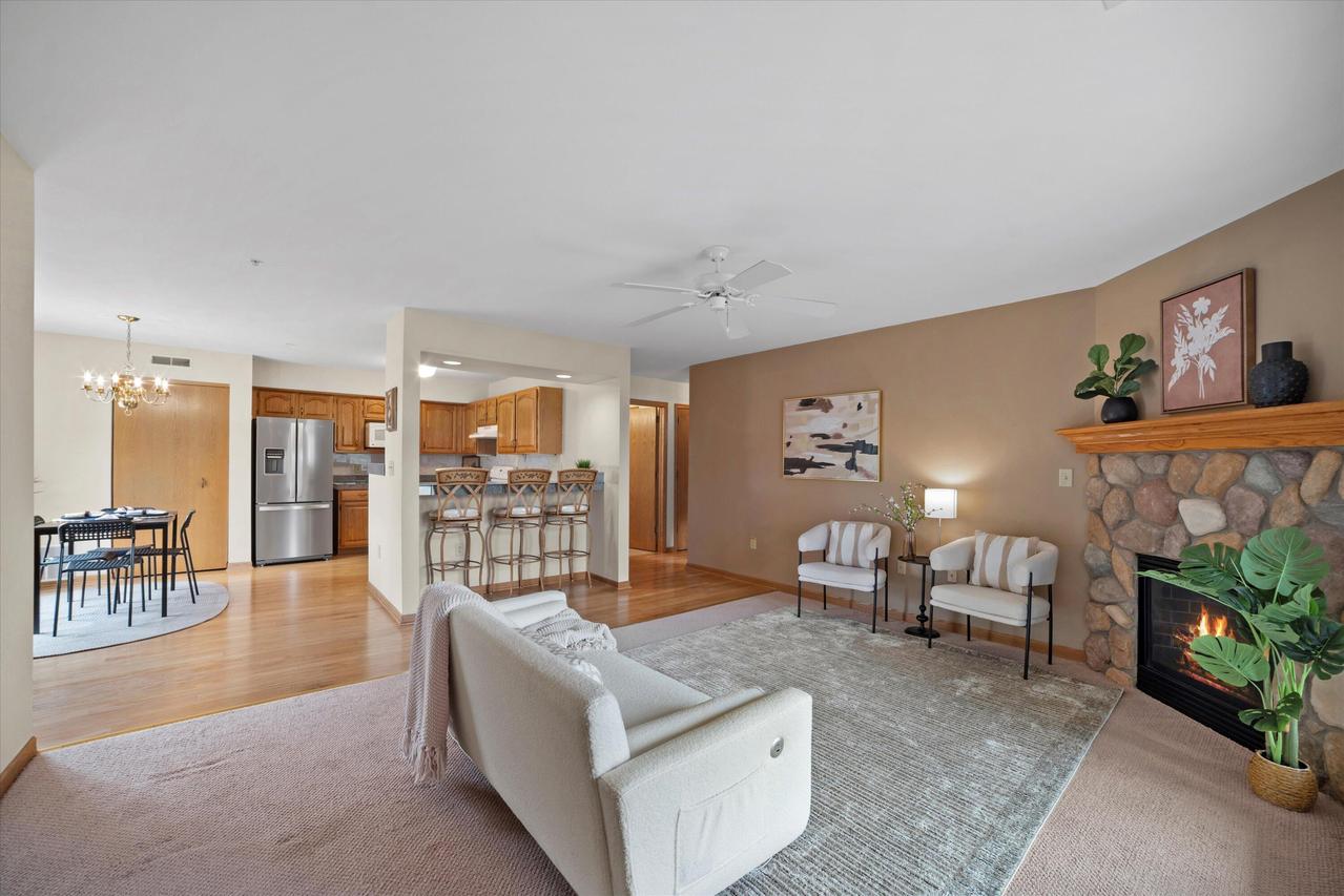 4907 W Maple Leaf Cir, Greenfield, WI 53220