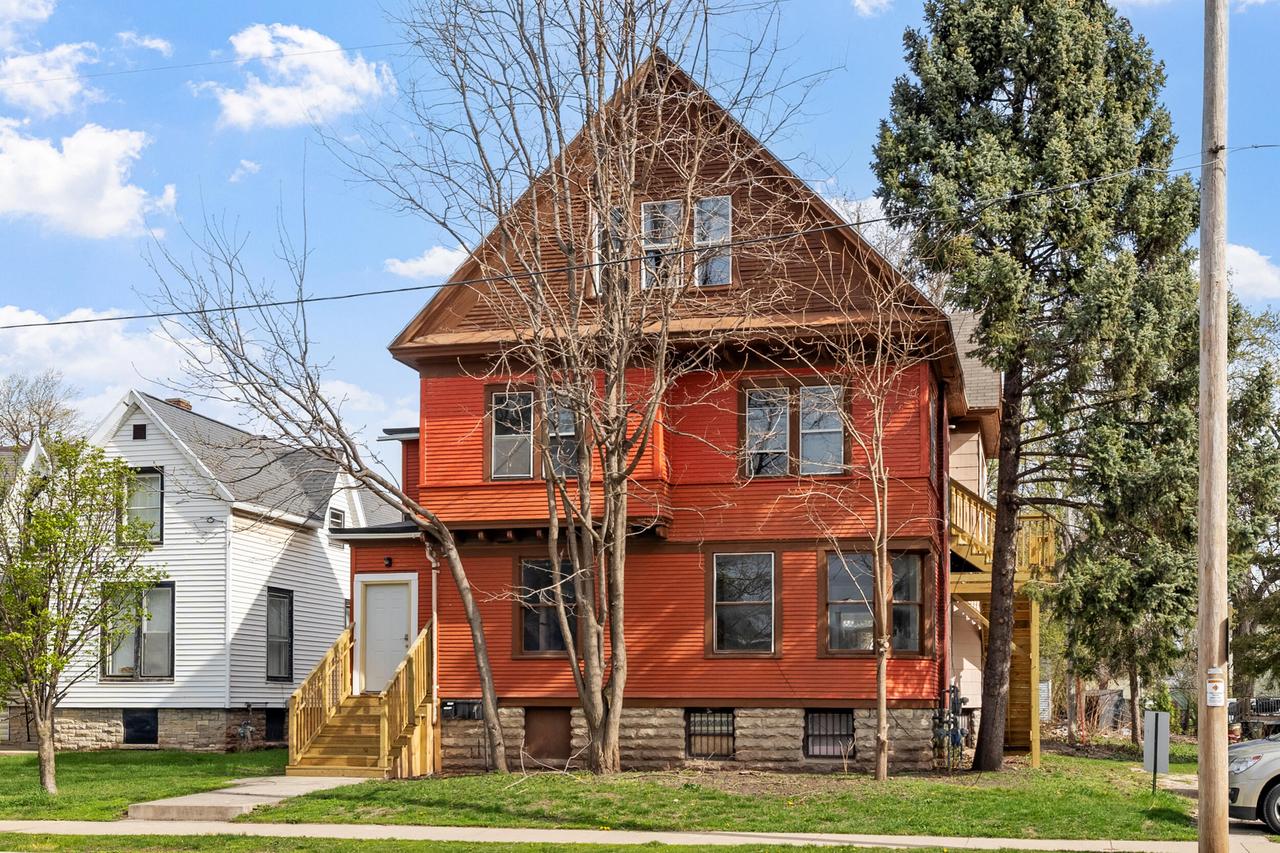 113 W Division St, Fond Du Lac, WI 54935