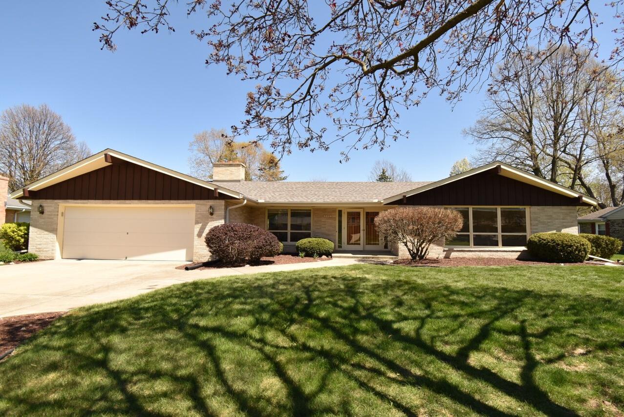 3640 Arroyo Rd, Brookfield, WI 53045