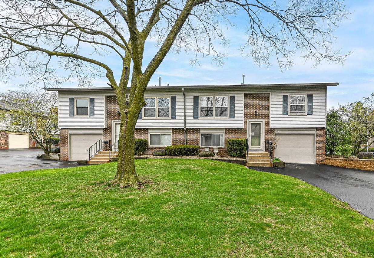 10237 W Parkedge Cir, Franklin, WI 53132
