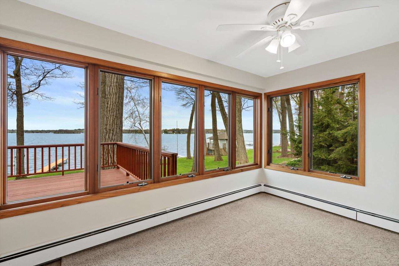 W280N3517 Taylors Woods Rd, Delafield, WI 53072