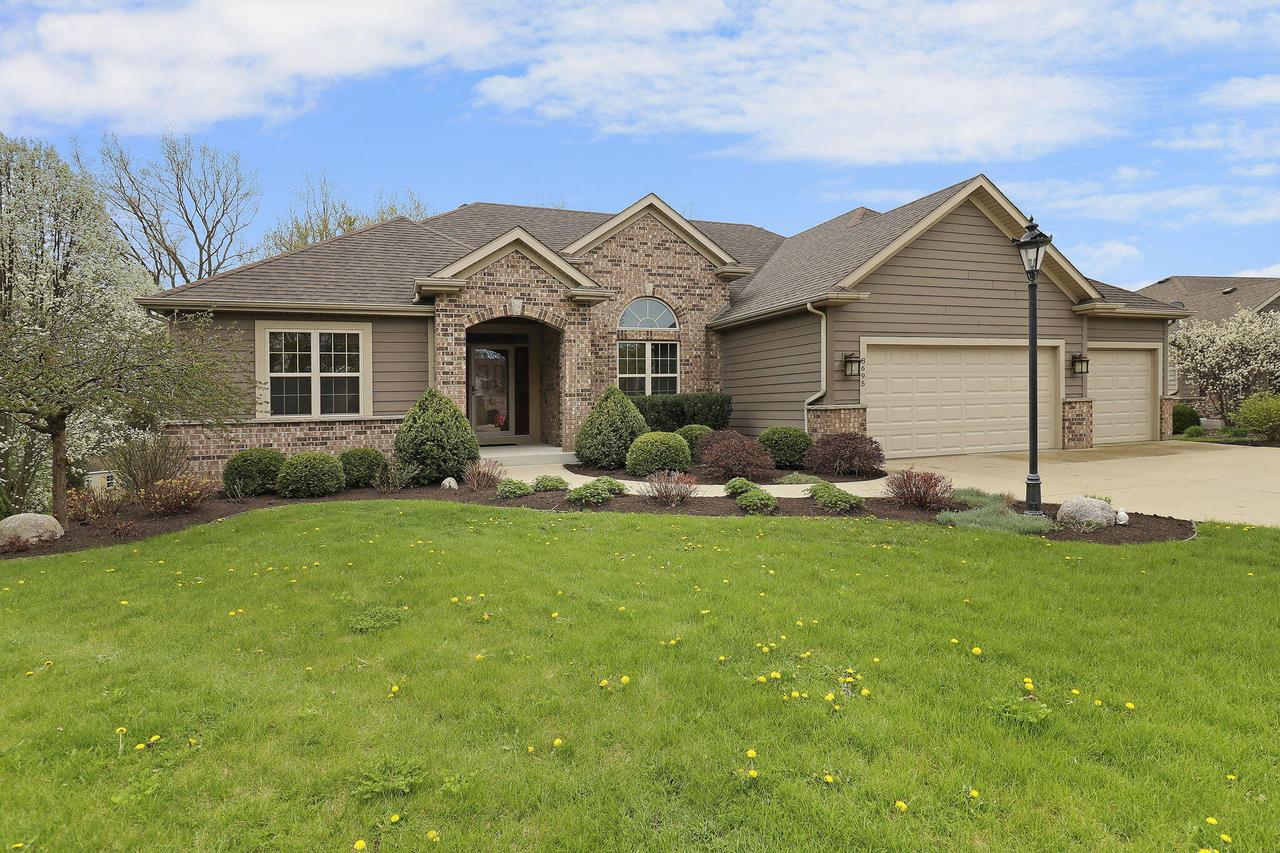 8695 Chaucer Cir, Bristol, WI 53104