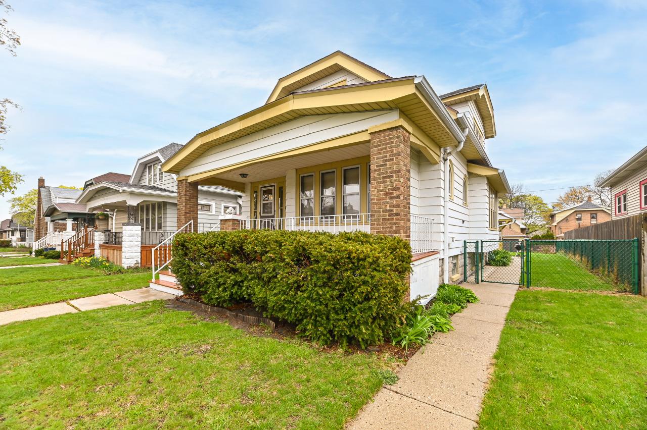 3416 S 15th Pl #Upper, Milwaukee, WI 53215
