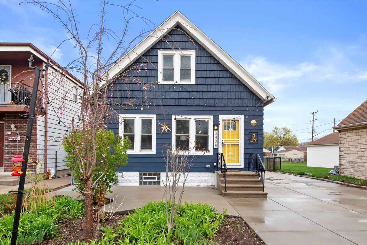 3428 S Whitnall Ave, Milwaukee, WI 53207