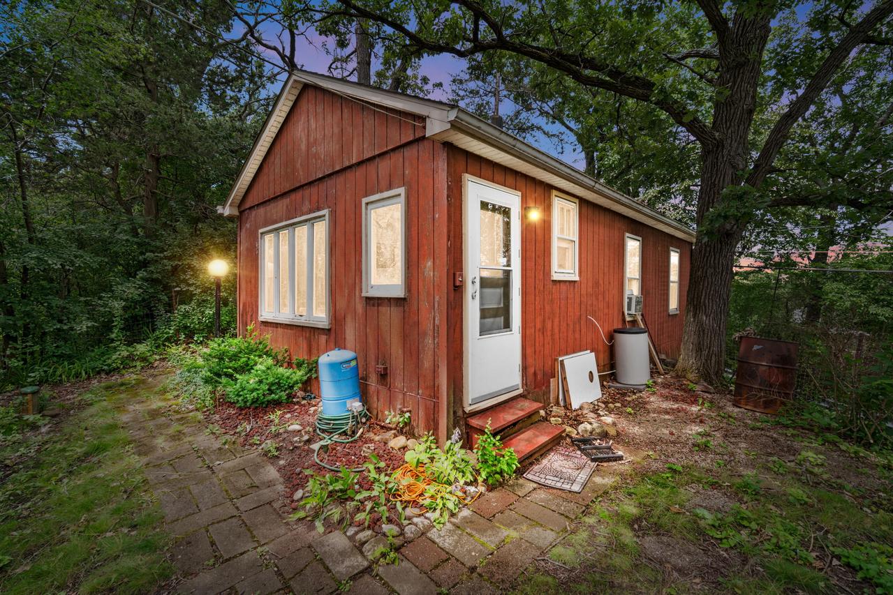 416 Waldeck Dr, Twin Lakes, WI 53181