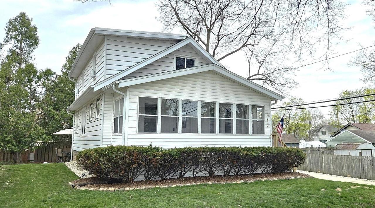 312 Fisk Ave, Waukesha, WI 53186